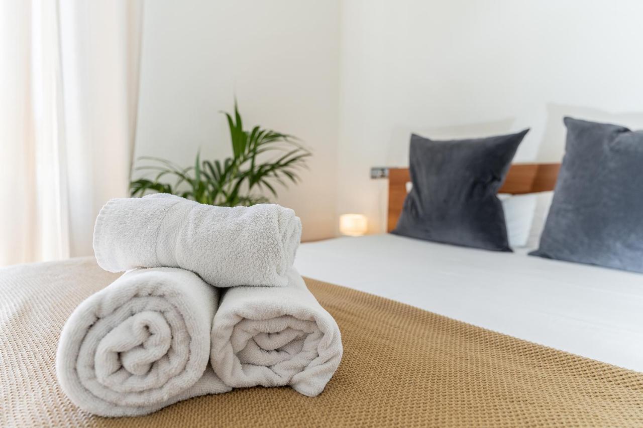 Monko On The Rock Apartment ตอร์เรโมลิโนส ภายนอก รูปภาพ