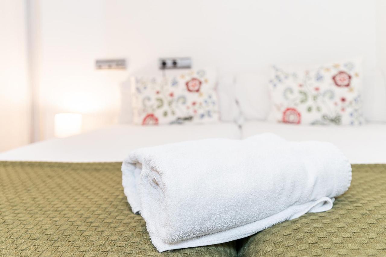 Monko On The Rock Apartment ตอร์เรโมลิโนส ภายนอก รูปภาพ